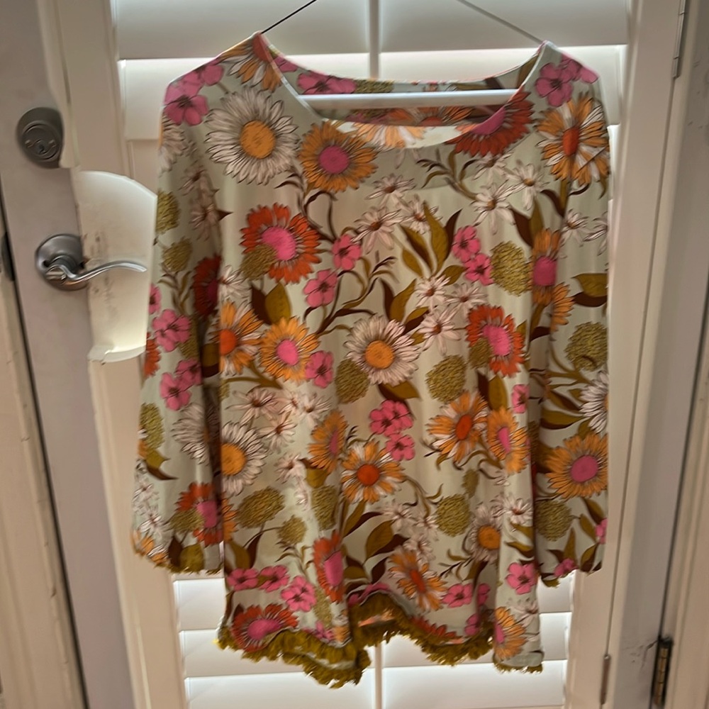 Adorable sunflower inspired Spartina 449 XXL top